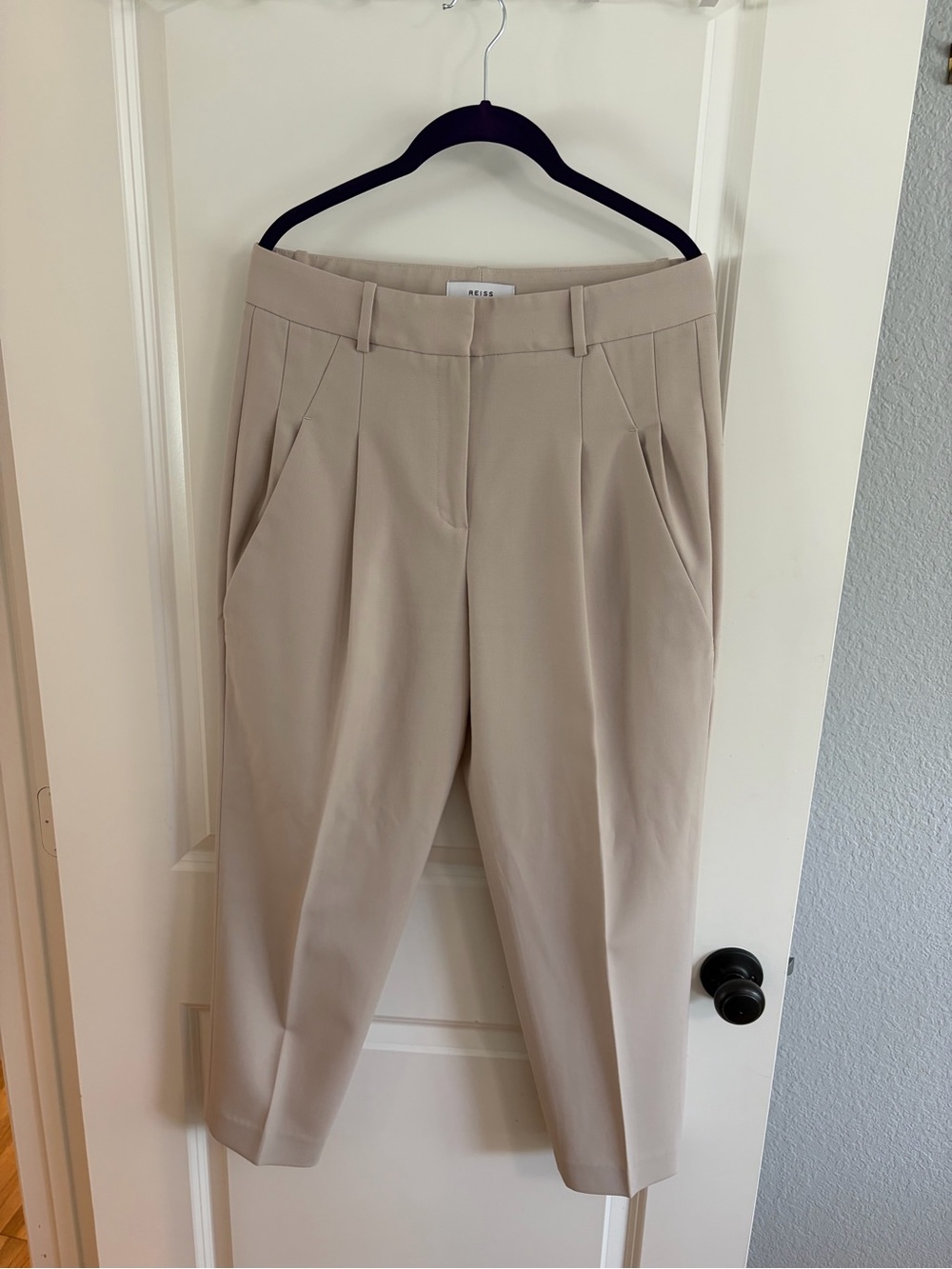 Reiss Women’s Tailored Pleat Cropped Trousers in Light Beige
